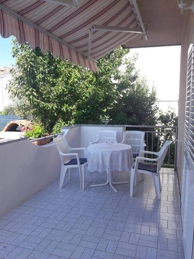 Lana Apartamento Biograd Na Moru Quarto foto