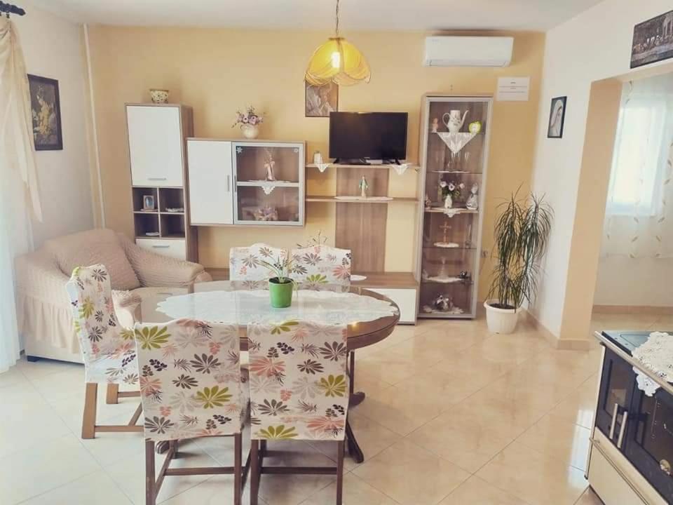 Lana Apartamento Biograd Na Moru Quarto foto